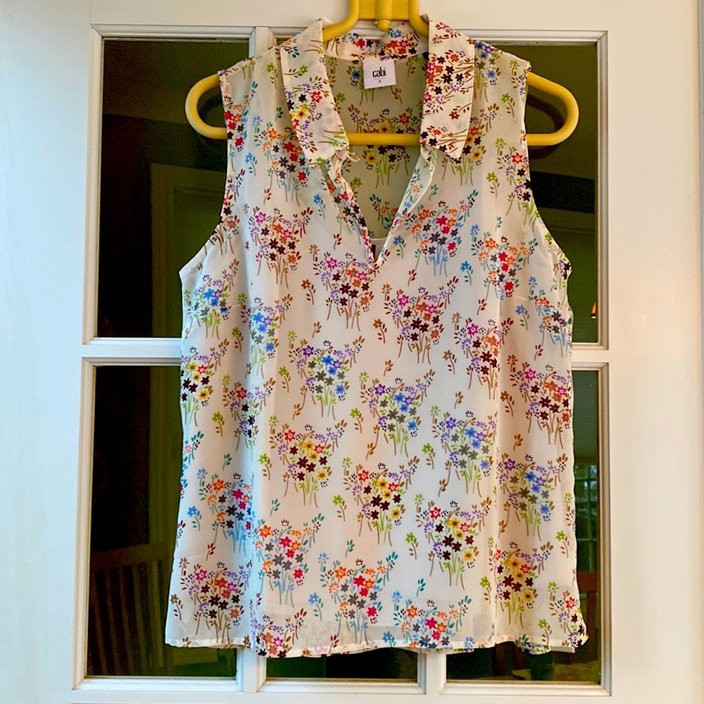 Cabi flowered sleeveless blouse with cami. Size S